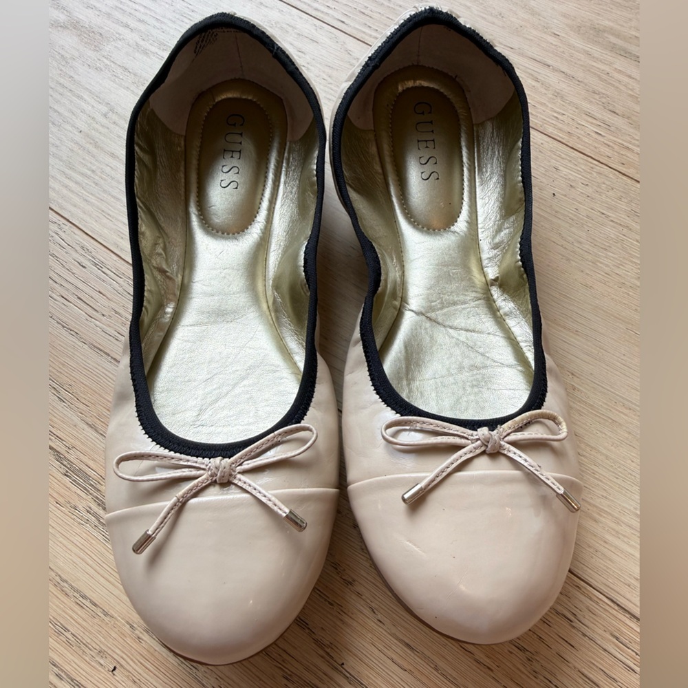 BNWOT GUESS Nude Ballet Flats | Patent Cap Toe Bow | Size 9.5| Parisian Chic